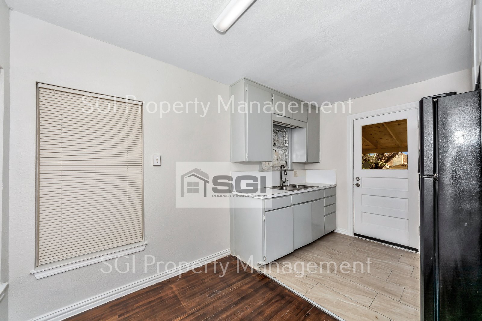 Remodeled 2 bedroom ready for Move-in! property image