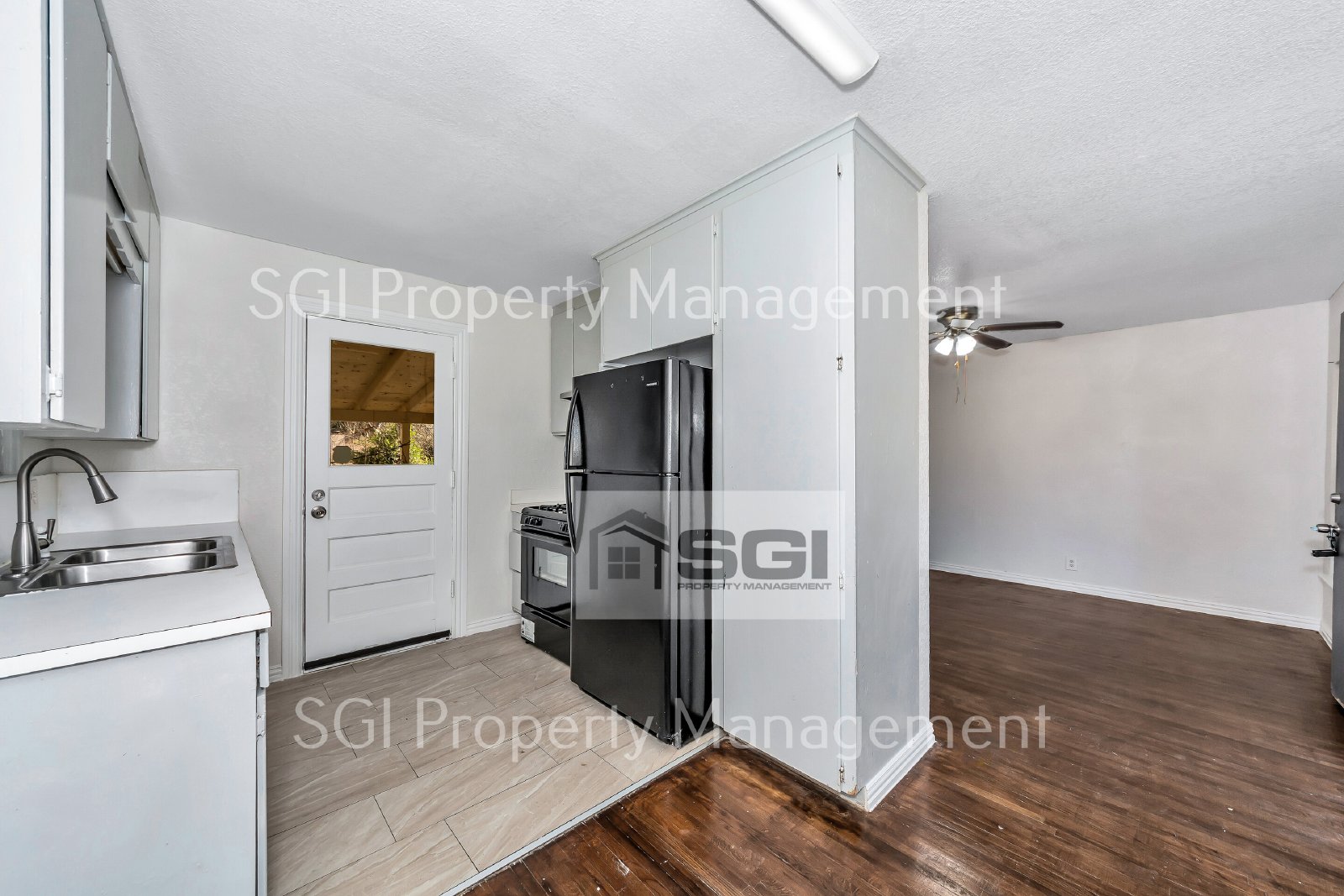 Remodeled 2 bedroom ready for Move-in! property image