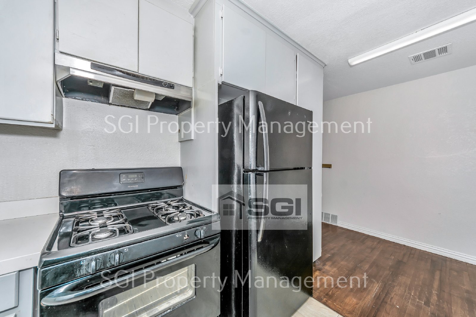 Remodeled 2 bedroom ready for Move-in! property image