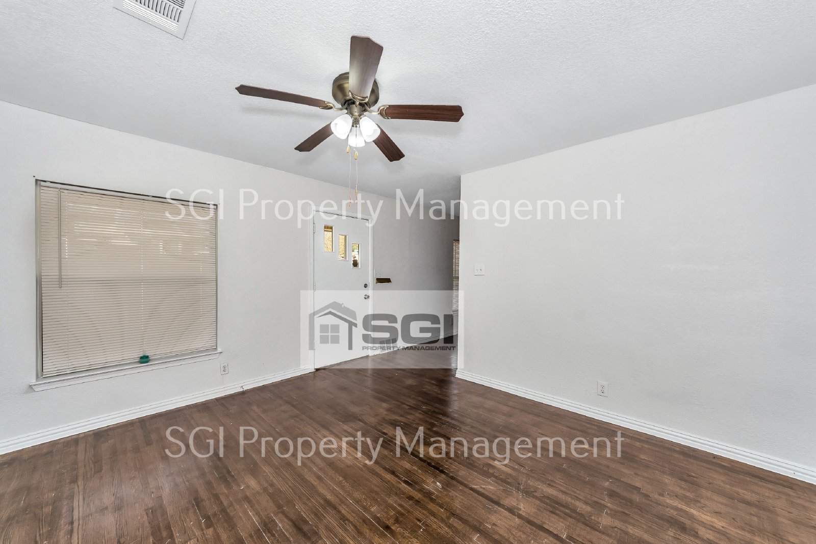 Remodeled 2 bedroom ready for Move-in! property image