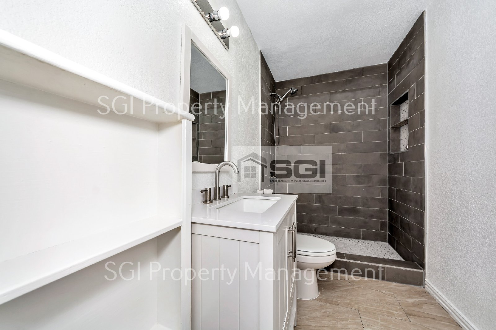 Remodeled 2 bedroom ready for Move-in! property image