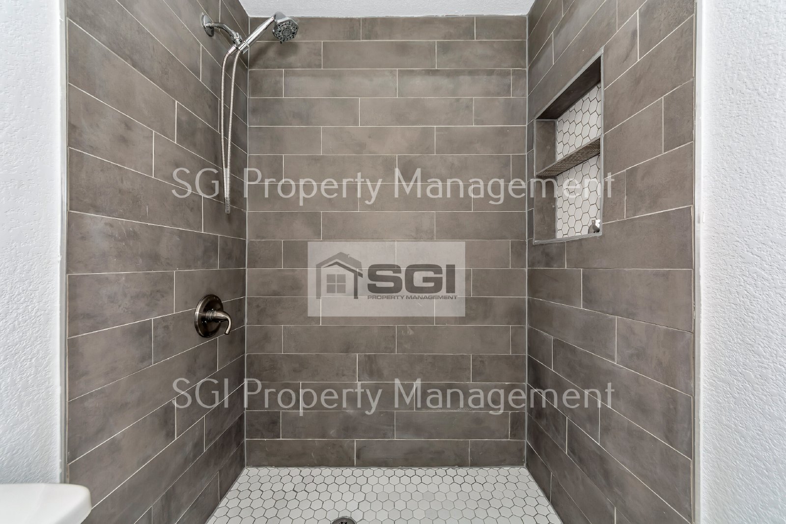 Remodeled 2 bedroom ready for Move-in! property image