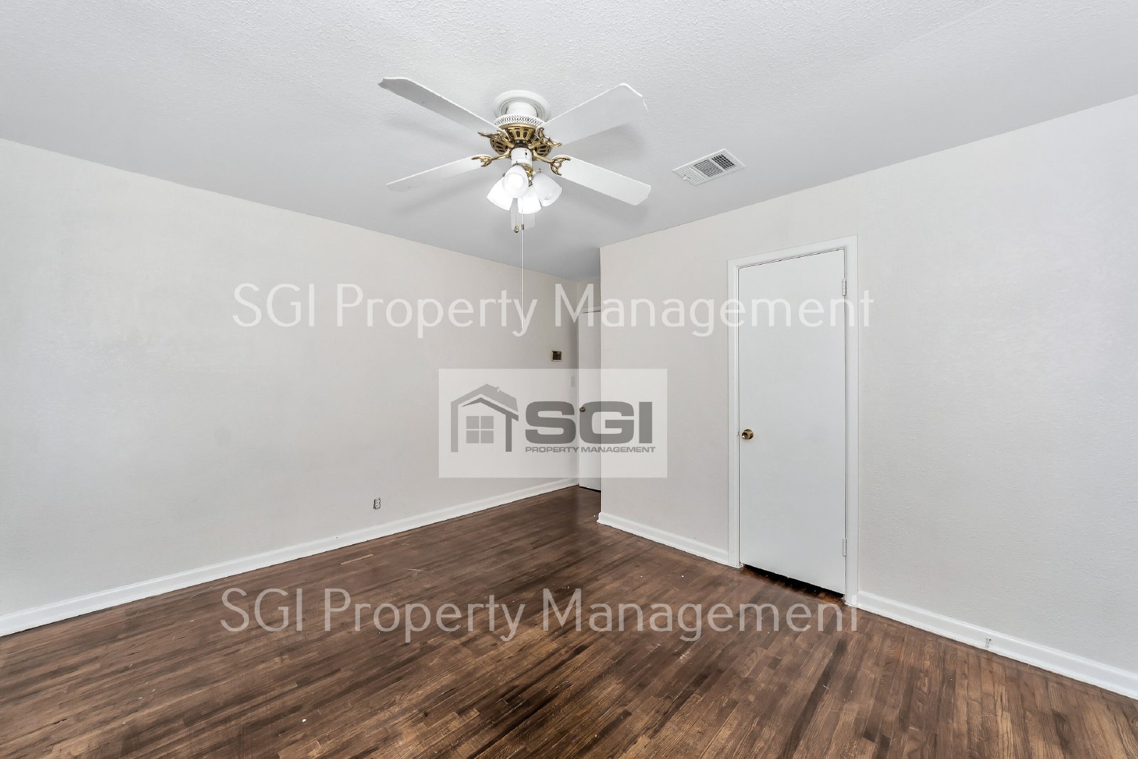 Remodeled 2 bedroom ready for Move-in! property image