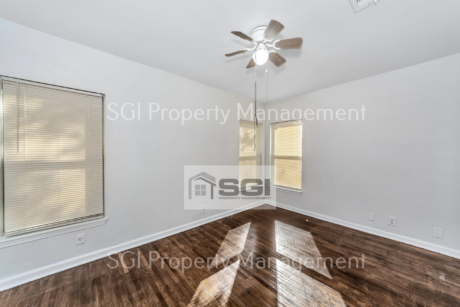 Remodeled 2 bedroom ready for Move-in! property image