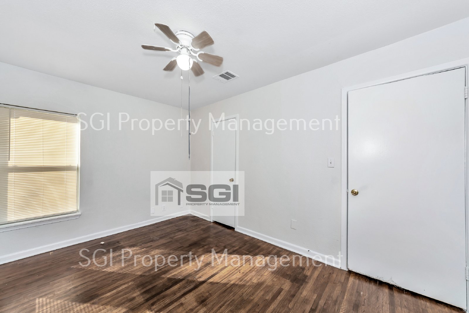 Remodeled 2 bedroom ready for Move-in! property image