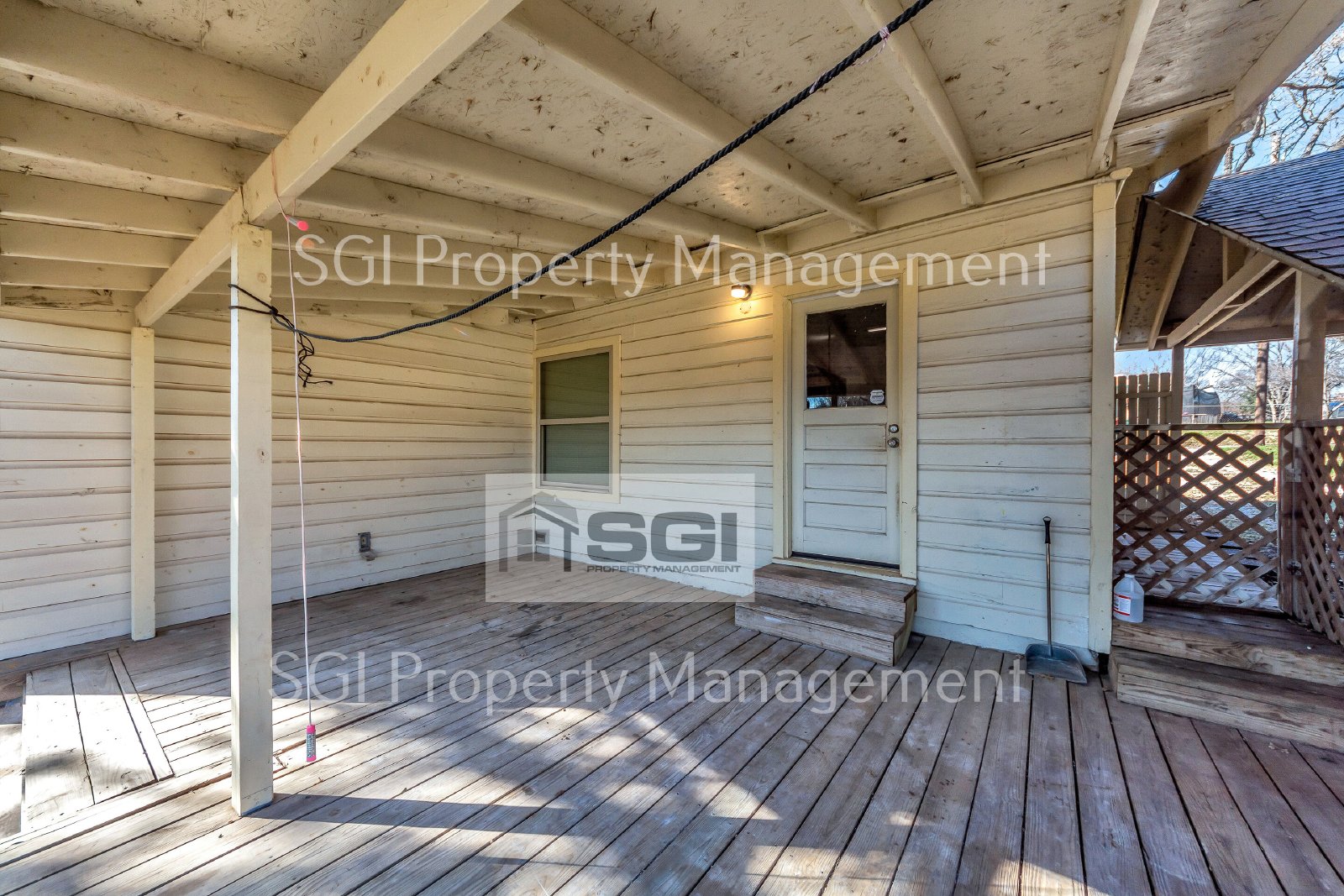 Remodeled 2 bedroom ready for Move-in! property image