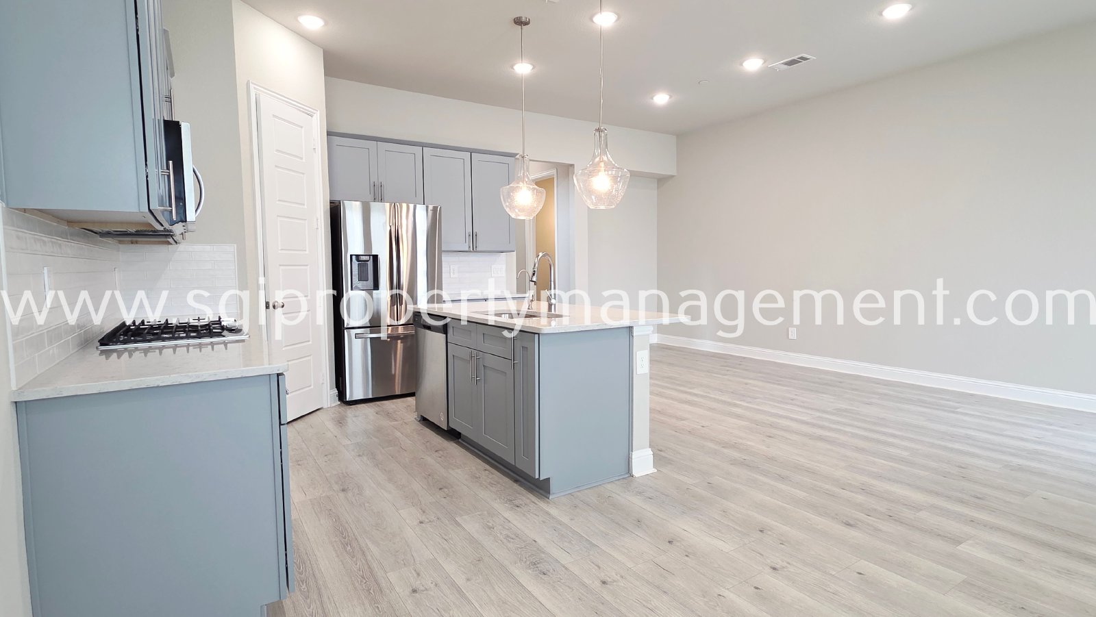 Gorgeous townhome ready for move in property image