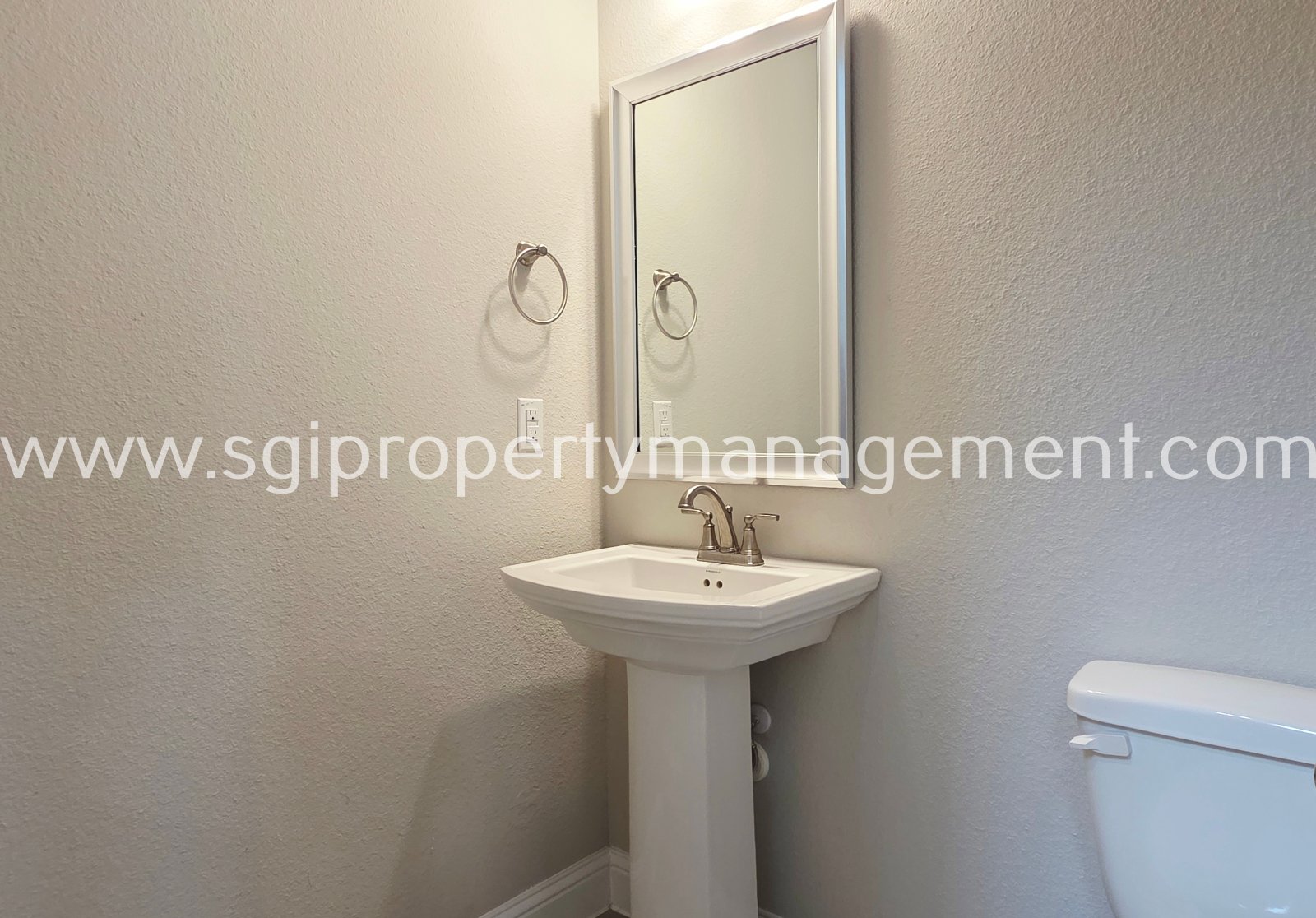 Gorgeous townhome ready for move in property image