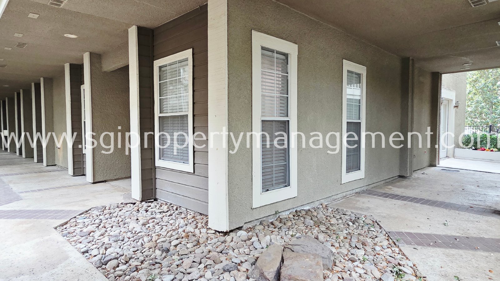 Gorgeous condo ready for move in property image