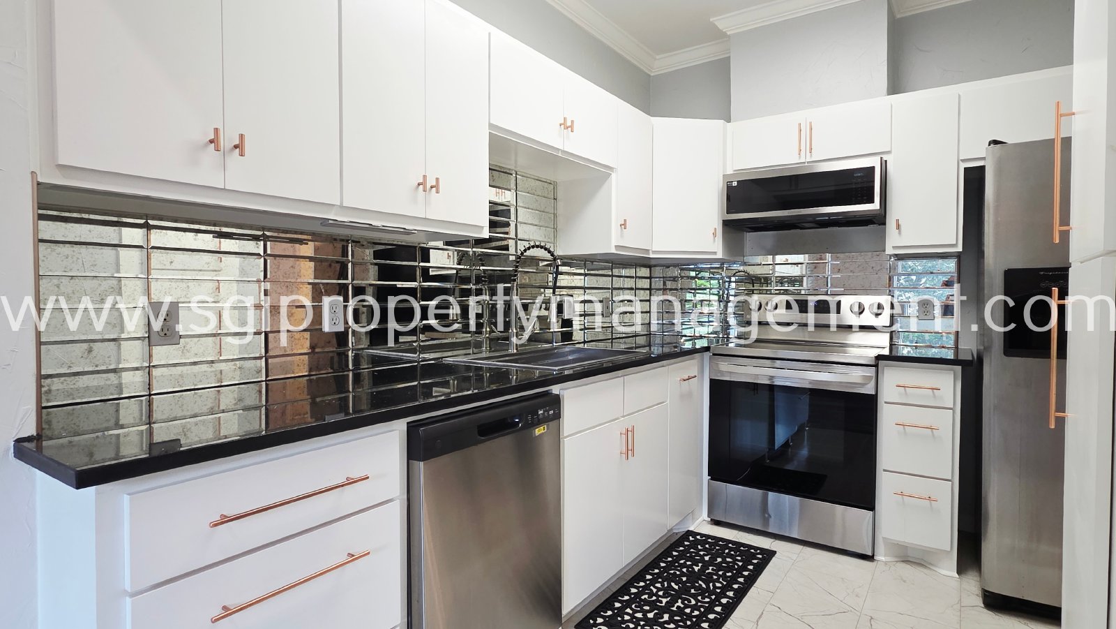 Gorgeous condo ready for move in property image