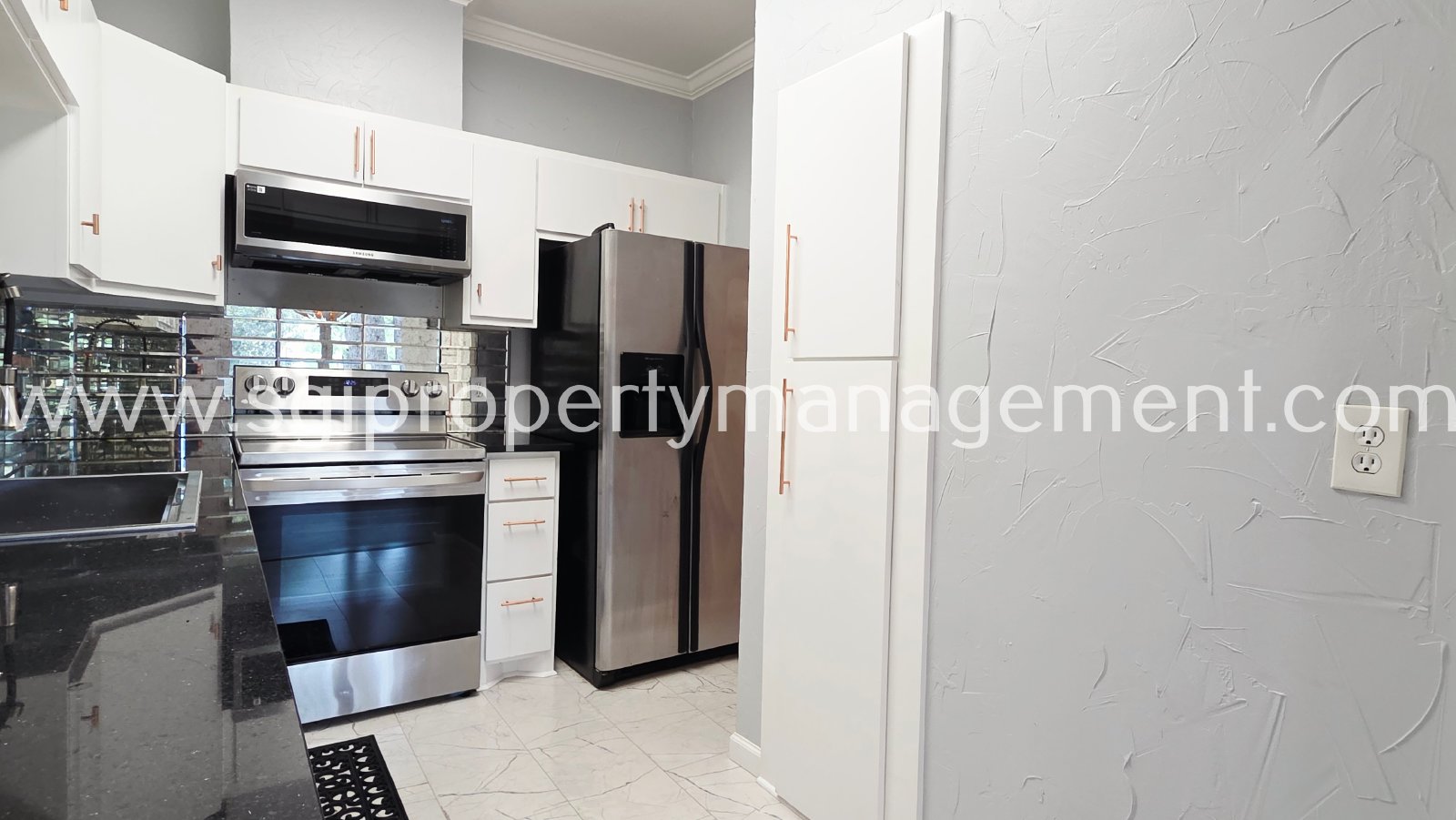 Gorgeous condo ready for move in property image