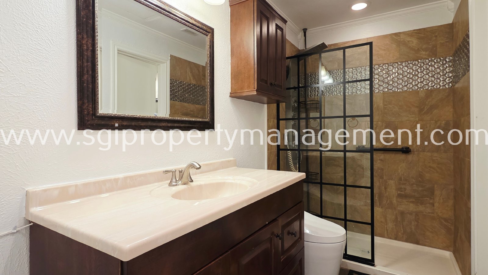 Gorgeous condo ready for move in property image