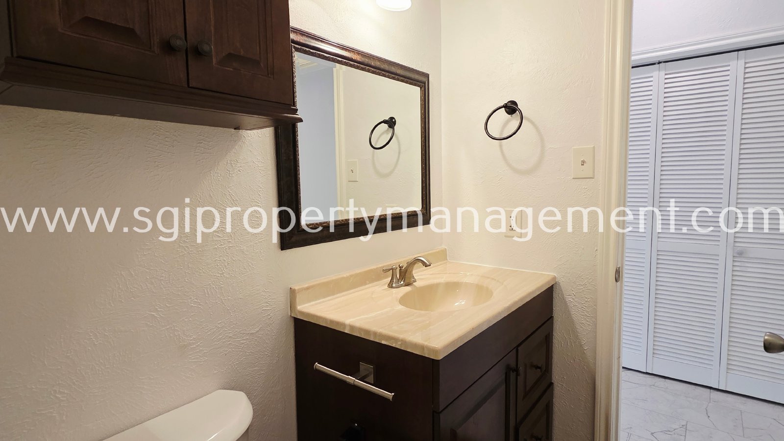 Gorgeous condo ready for move in property image