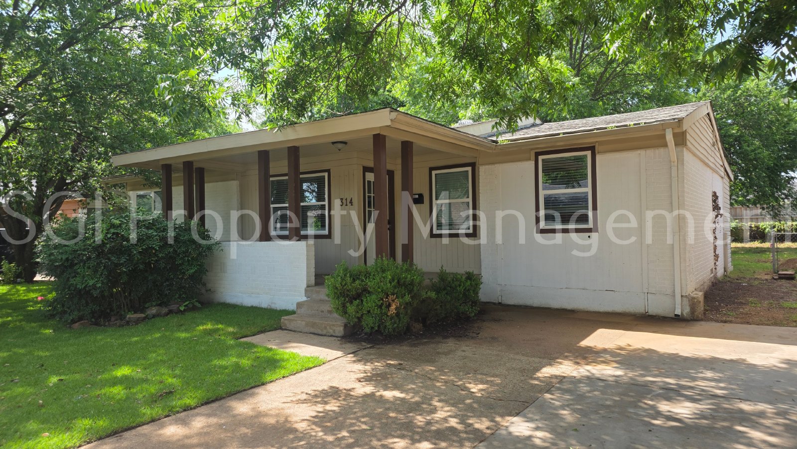 Charming home ready for move in property image