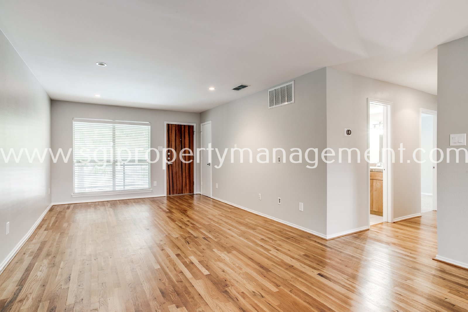 Amazing condo ready for move in property image