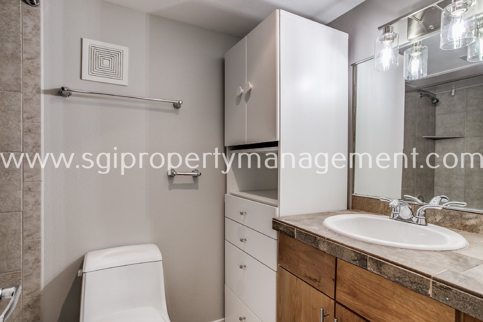 Amazing condo ready for move in property image