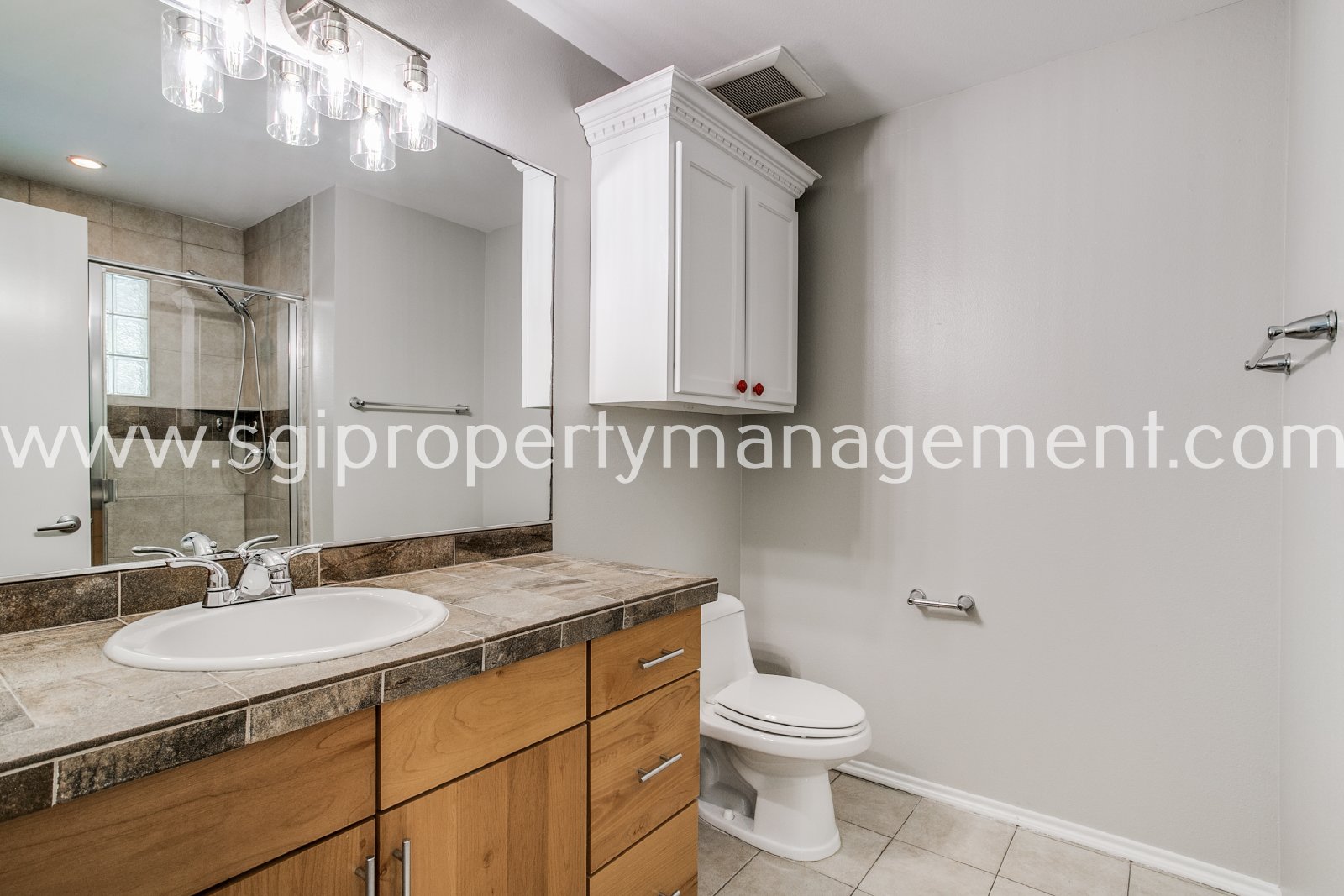 Amazing condo ready for move in property image