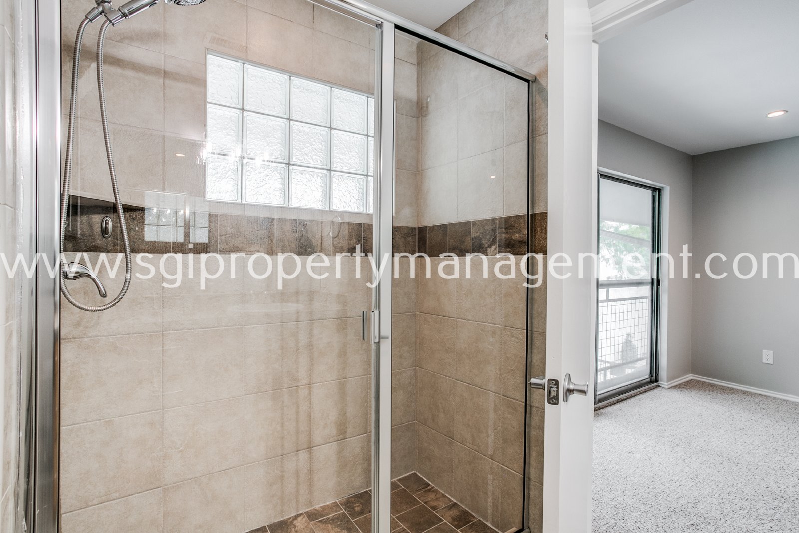Amazing condo ready for move in property image