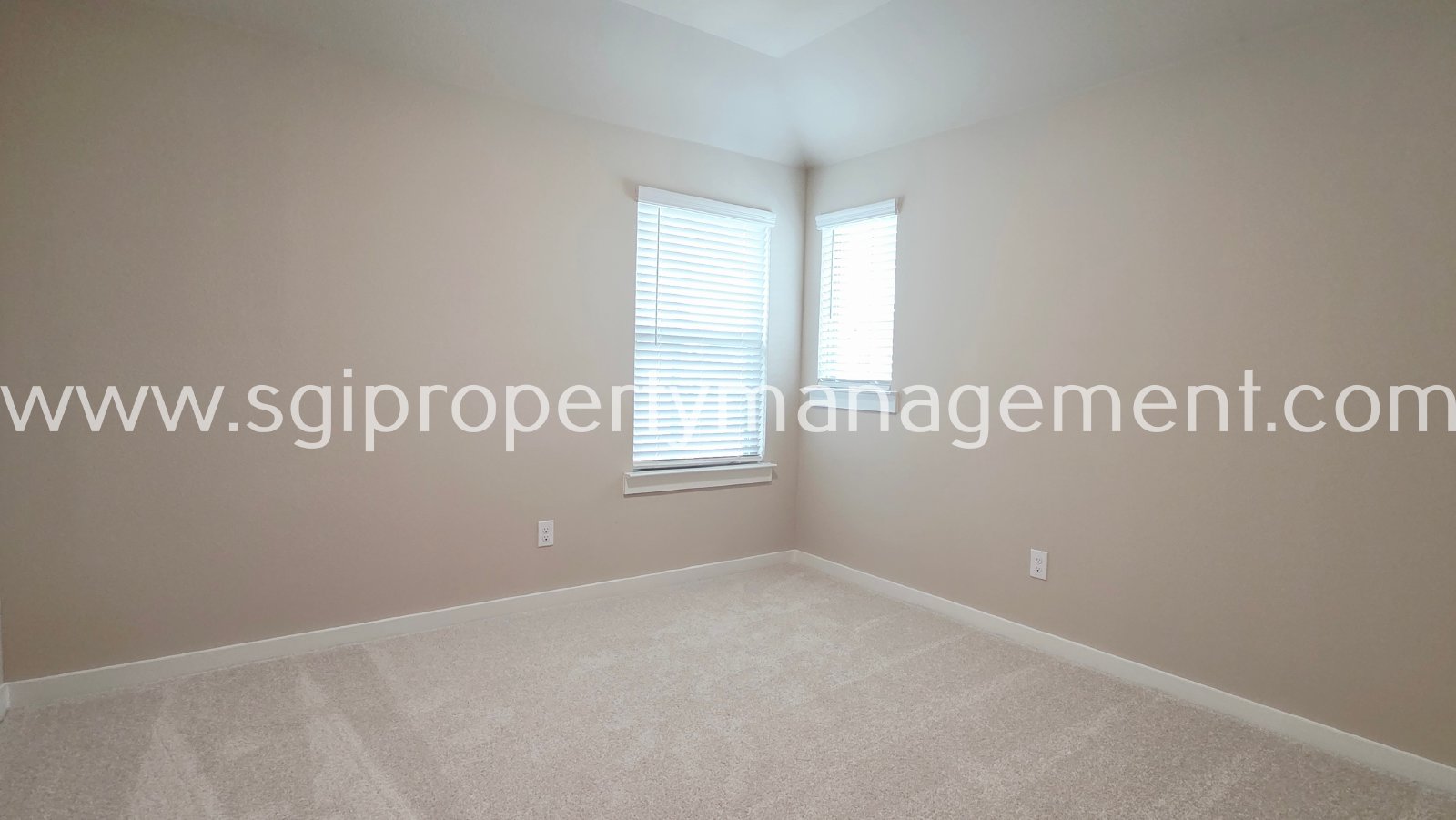 Modern 4 bedroom 2.5 bath! property image