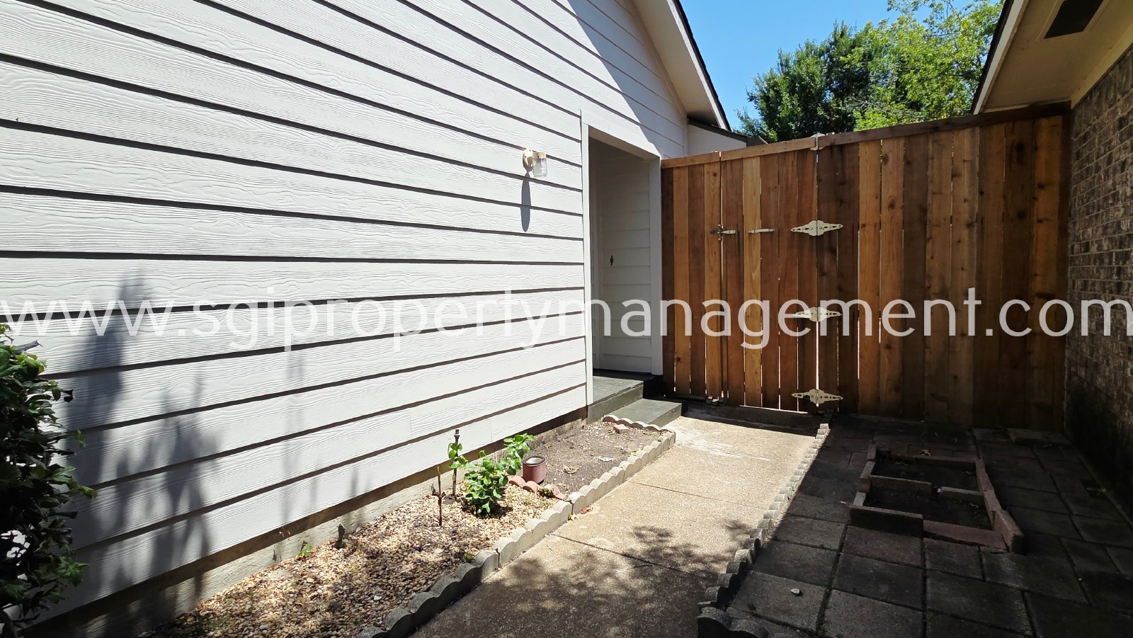 Inviting 2-bedroom 2-bath! property image