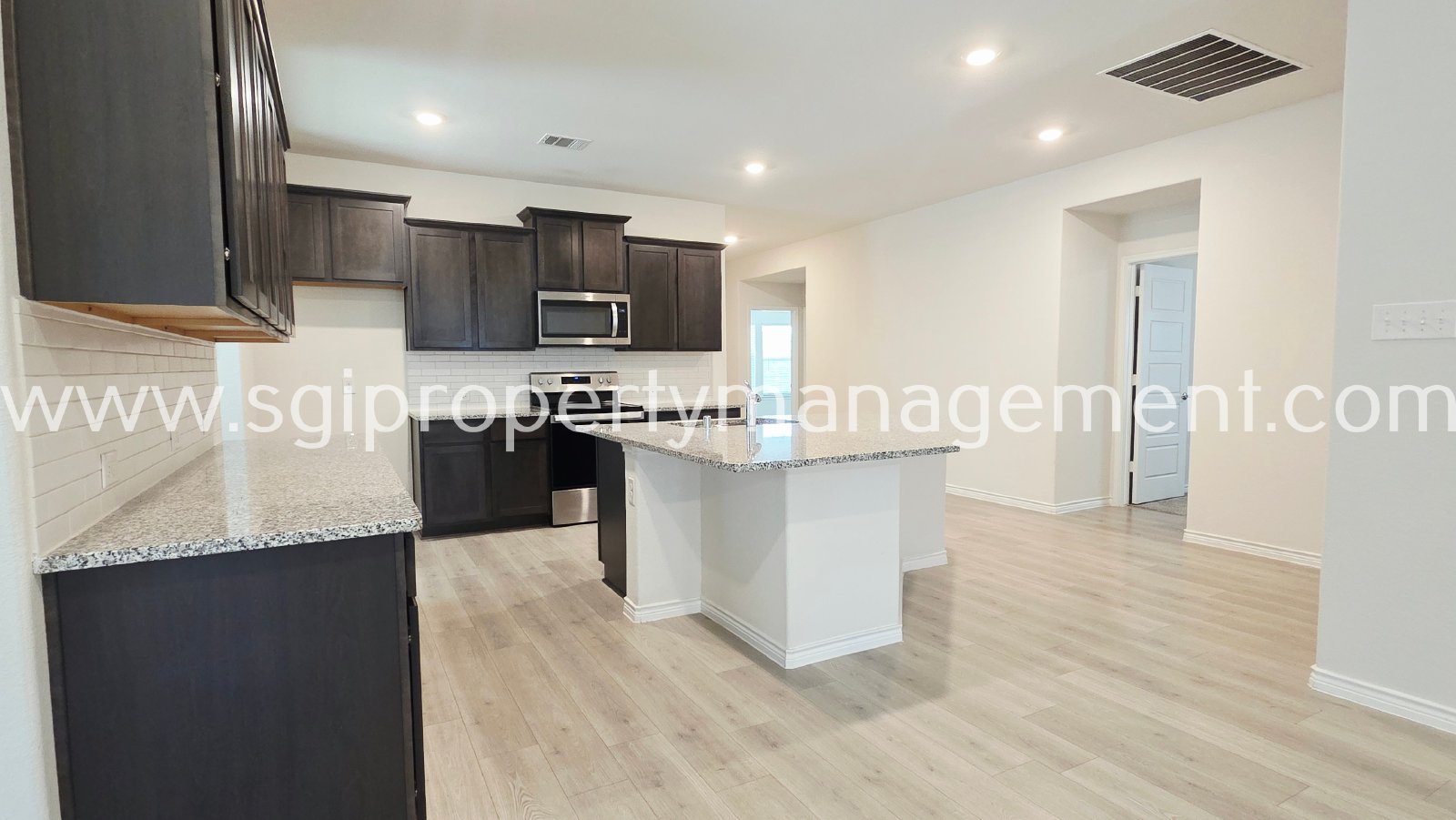 Beautiful updated 4 bedroom Royse City home property image