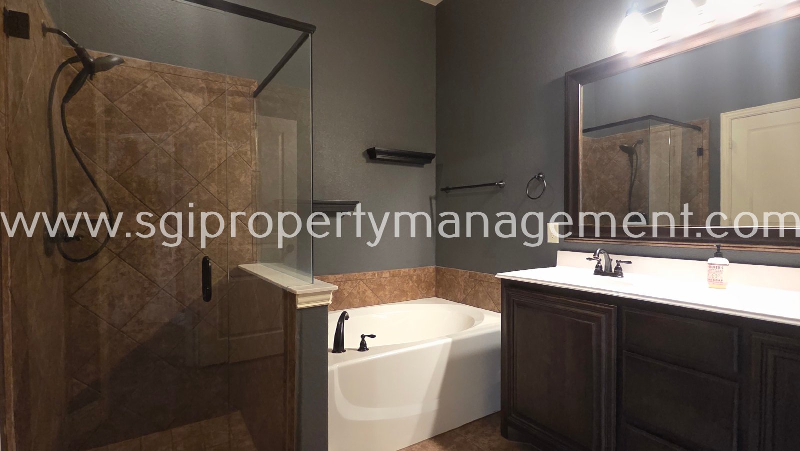 Pristine and Stunning 4 Bedroom! property image