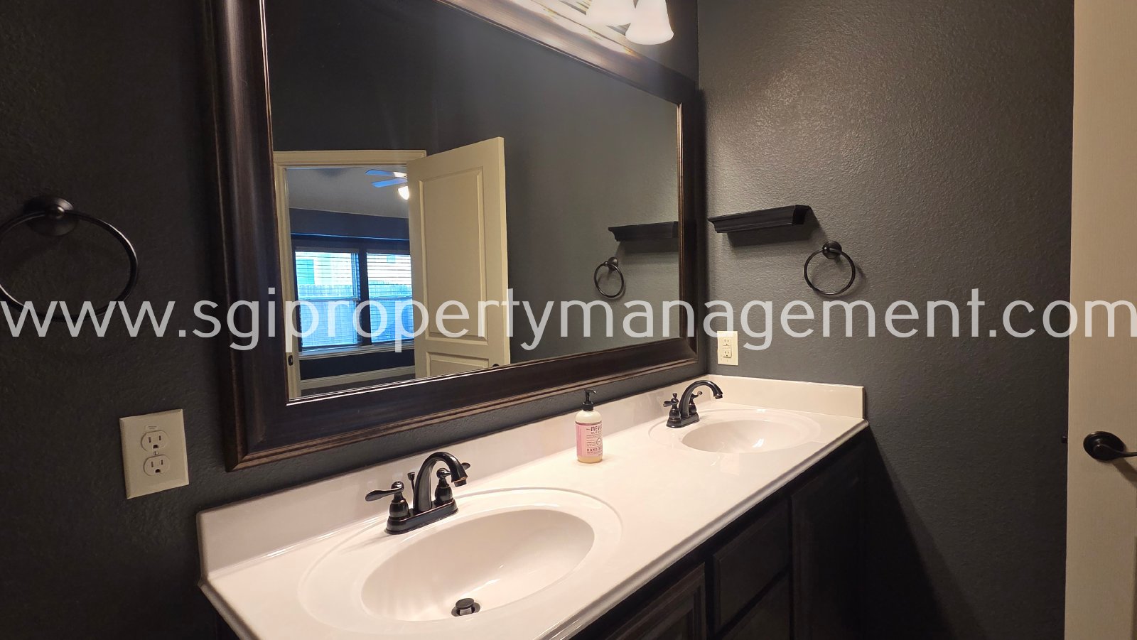 Pristine and Stunning 4 Bedroom! property image