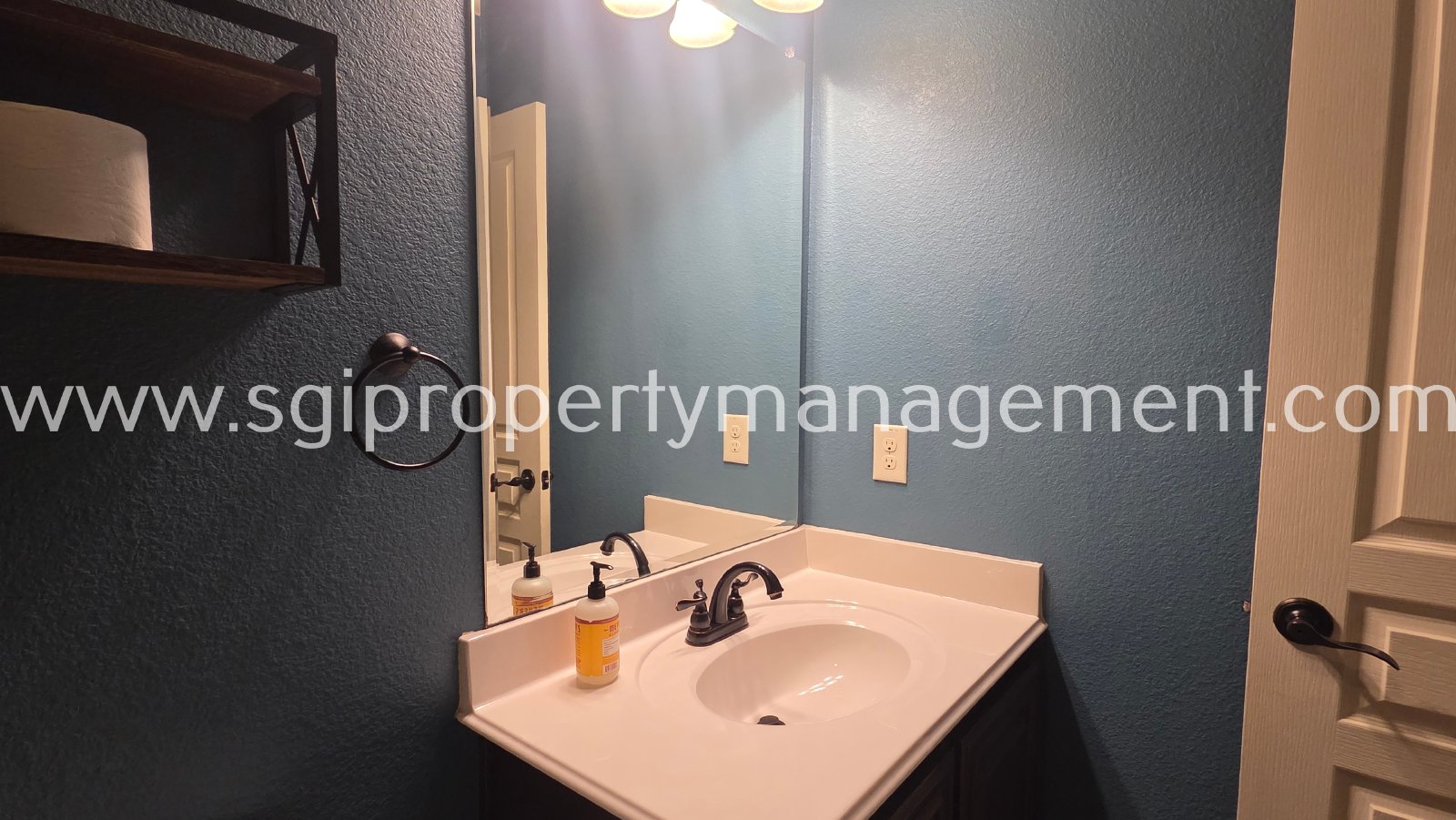 Pristine and Stunning 4 Bedroom! property image
