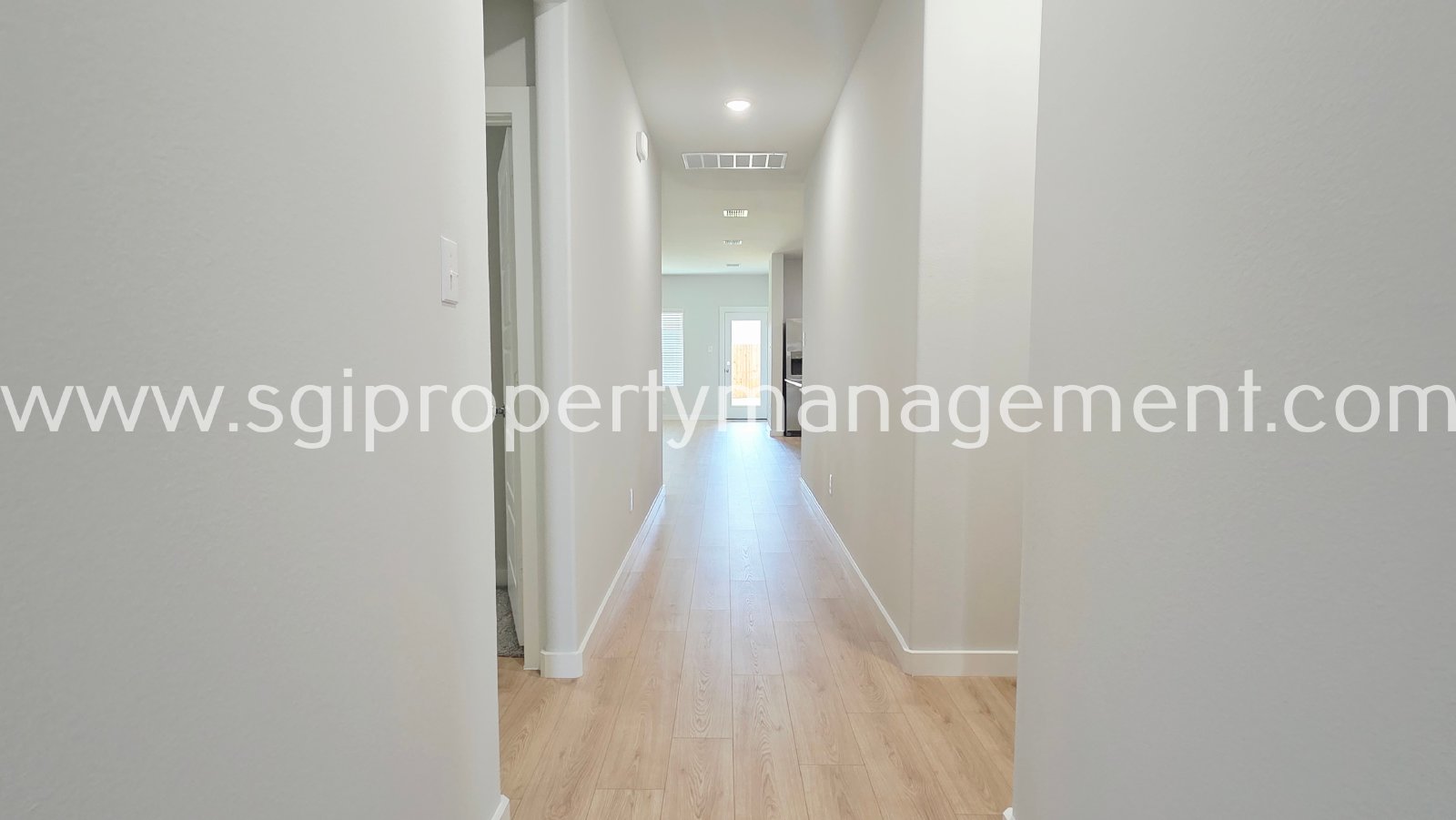 Gorgeous new build ready for move in property image