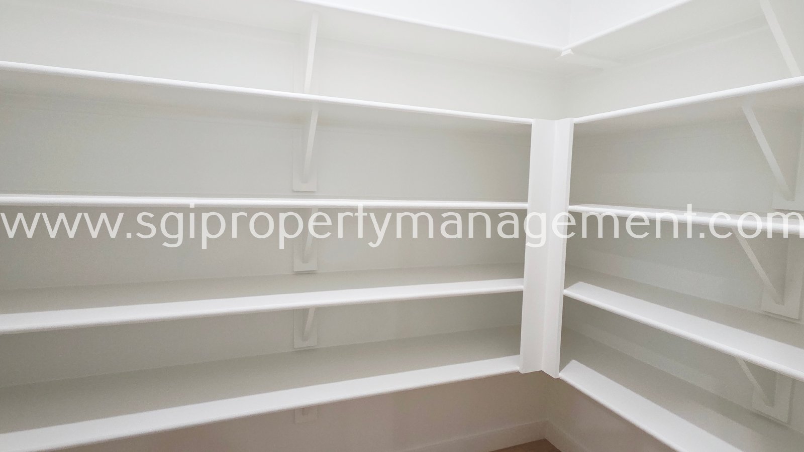 Gorgeous new build ready for move in property image