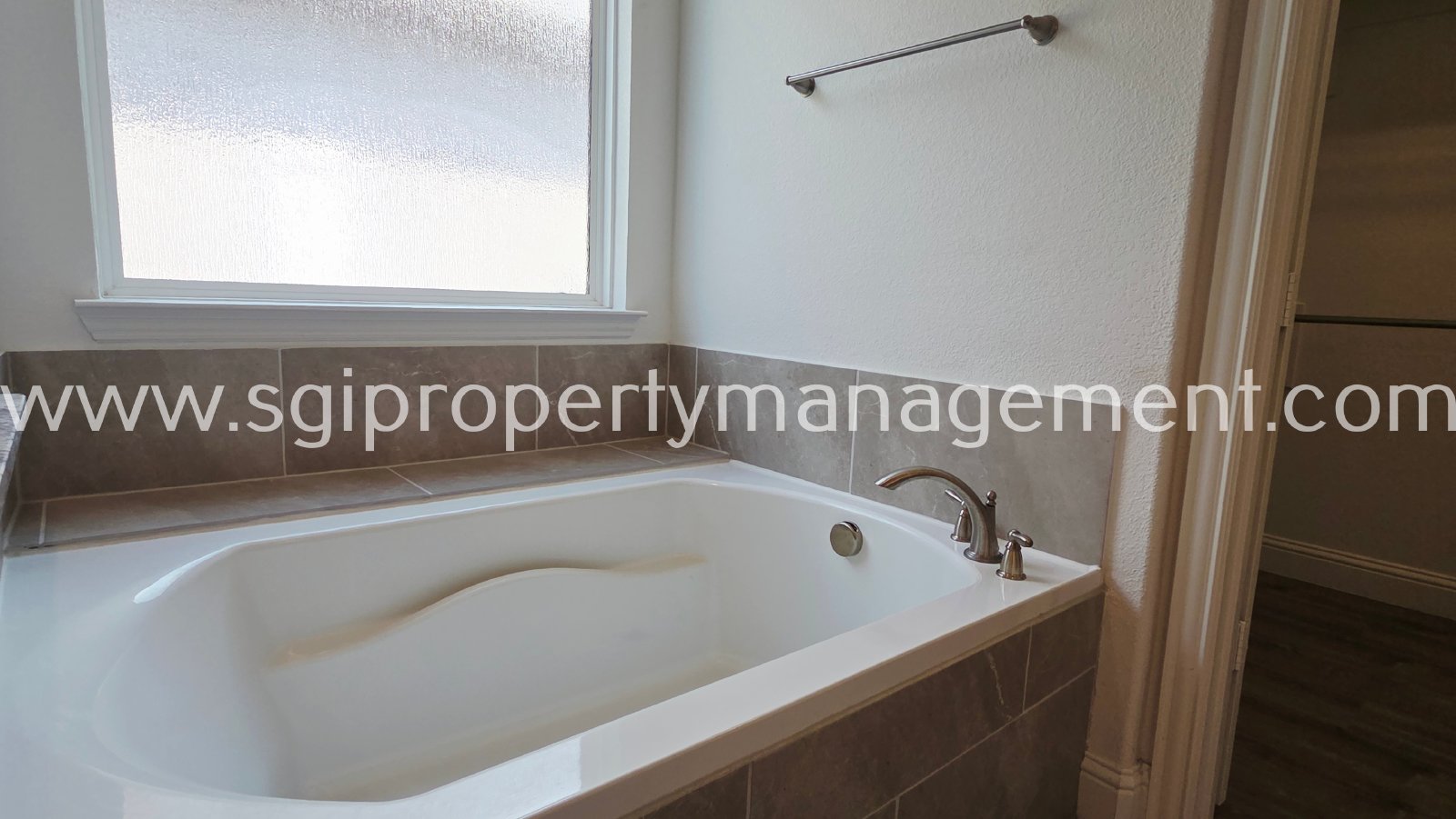 Beautiful home for rent near the Lake! property image