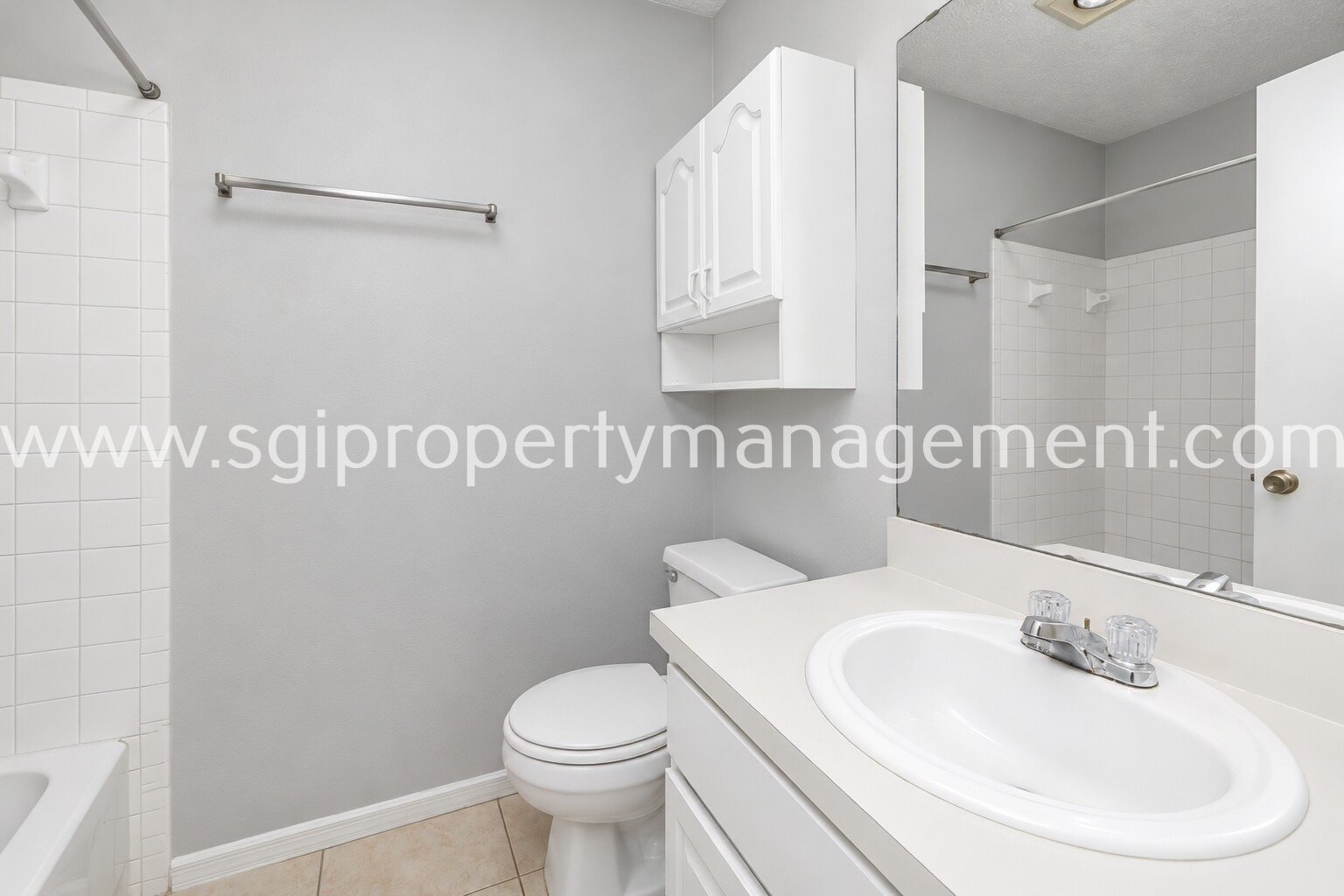 Great 2 bedroom unit of a triplex property image