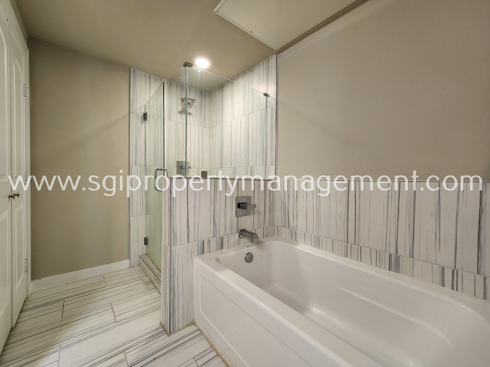 Spacious townhome ready for move in property image