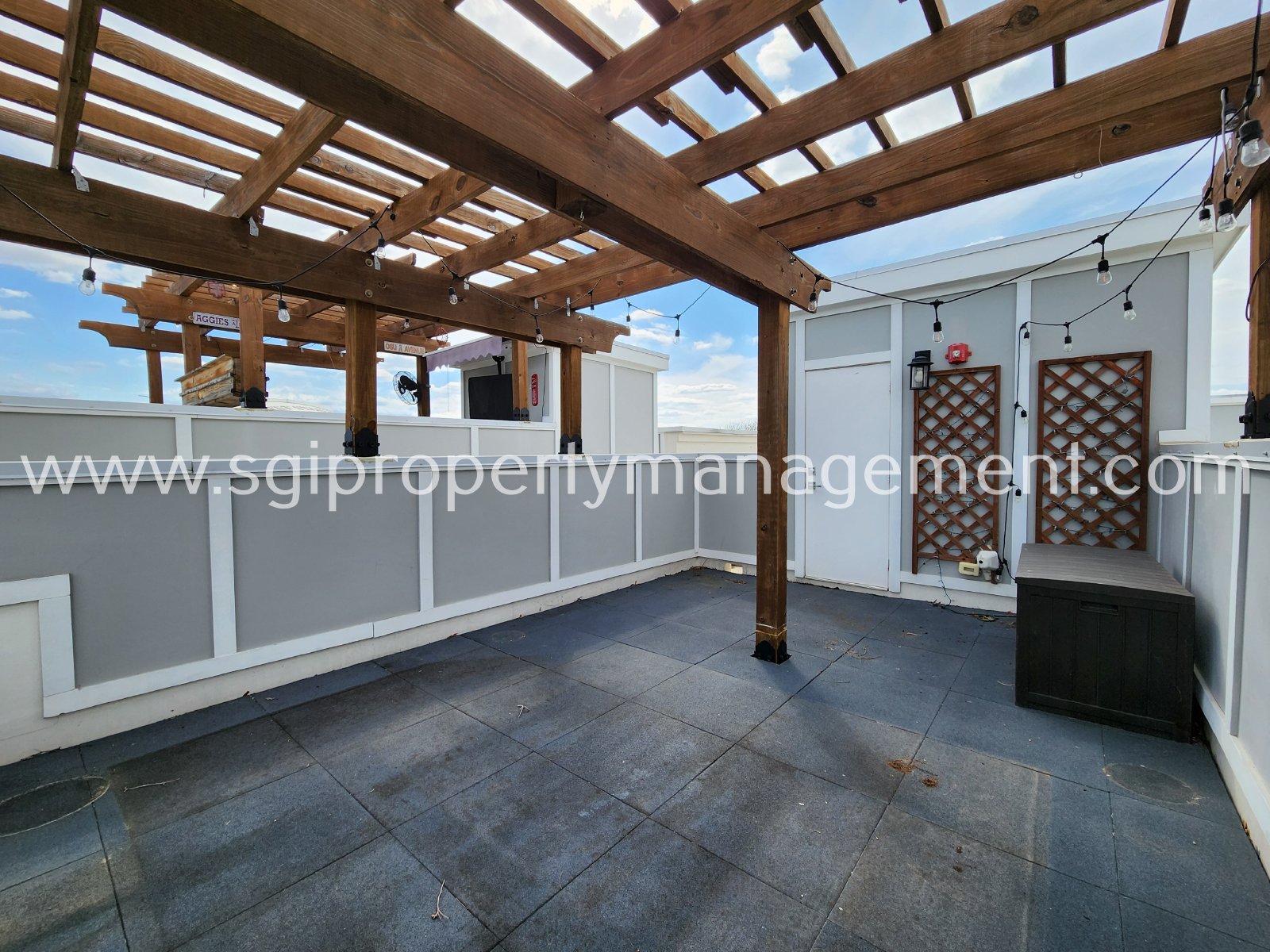 Spacious townhome ready for move in property image