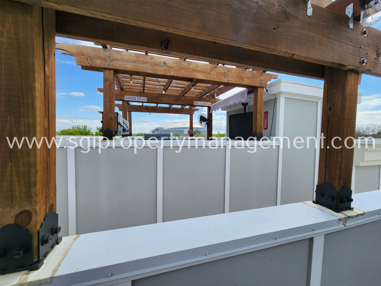 Spacious townhome ready for move in property image