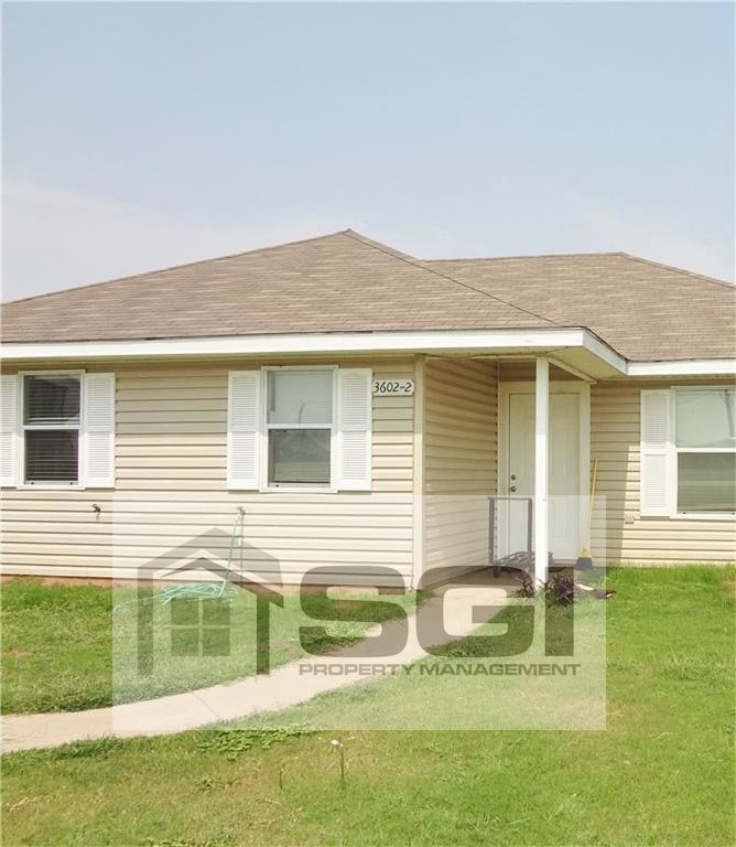 Adorable 2 bedroom single level half of a duplex property image
