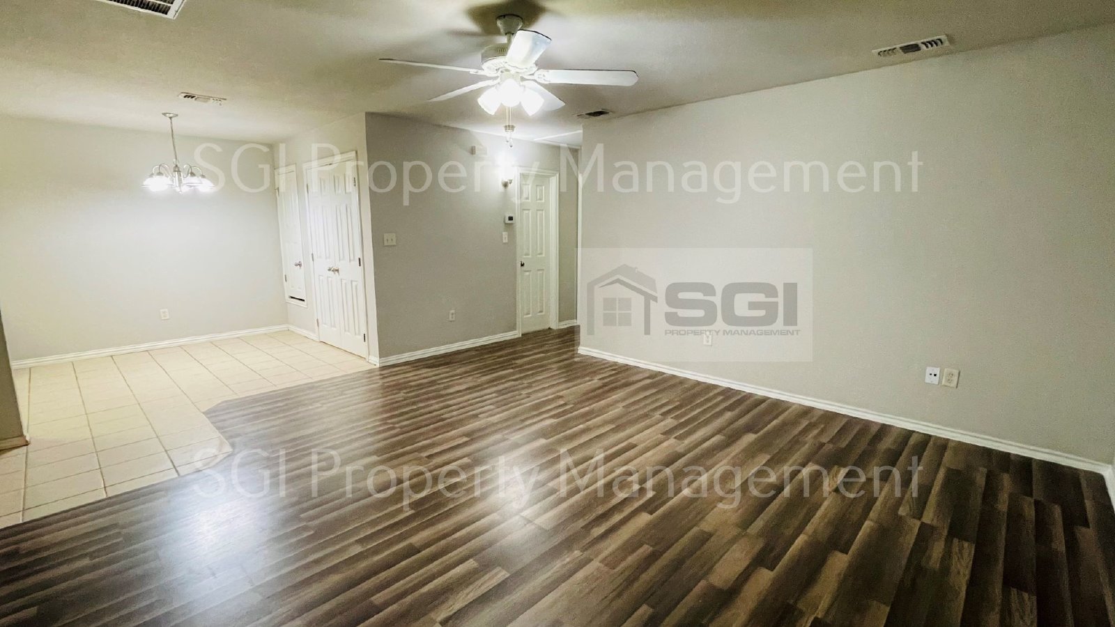 Adorable 2 bedroom single level half of a duplex property image