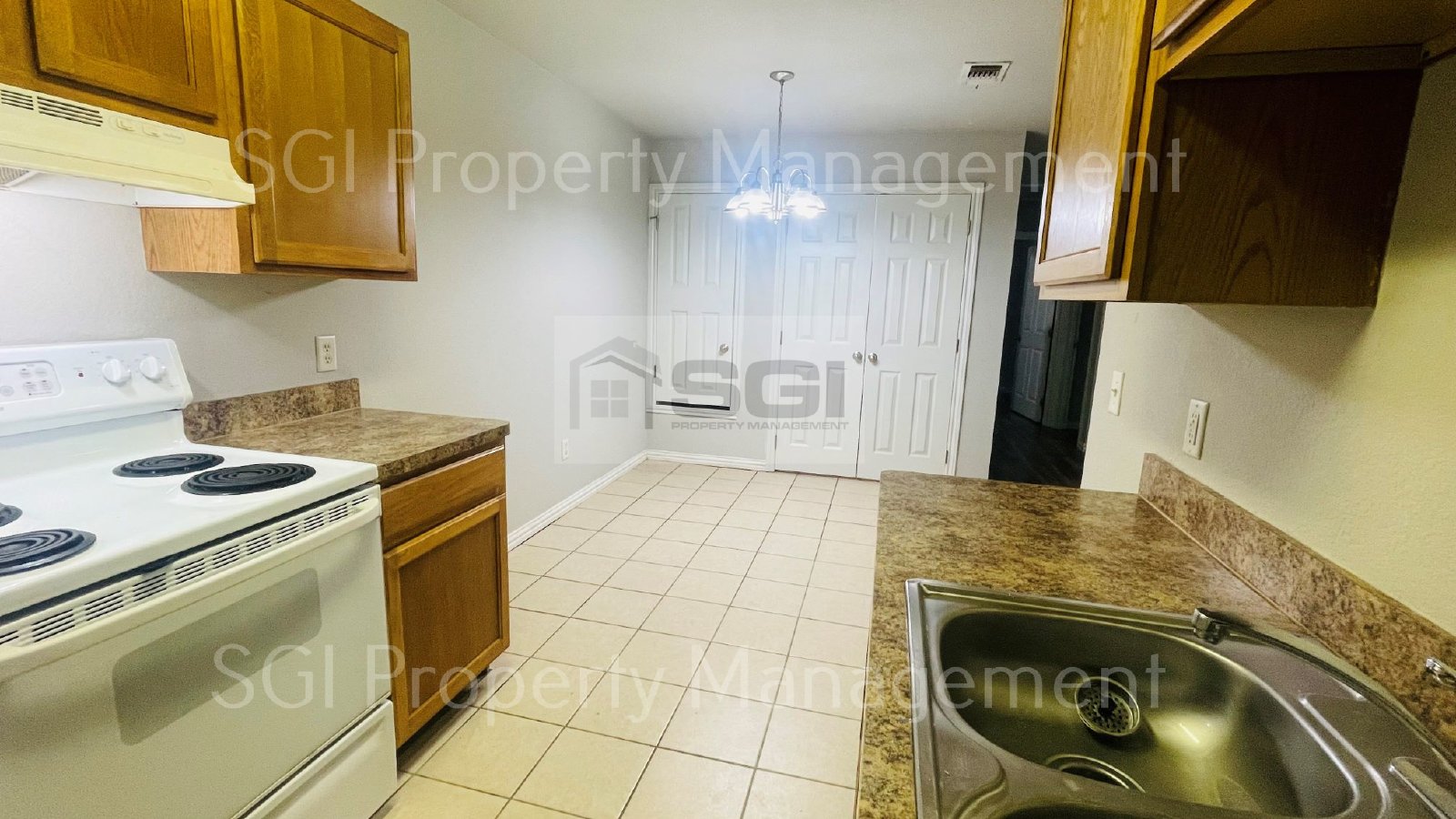 Adorable 2 bedroom single level half of a duplex property image