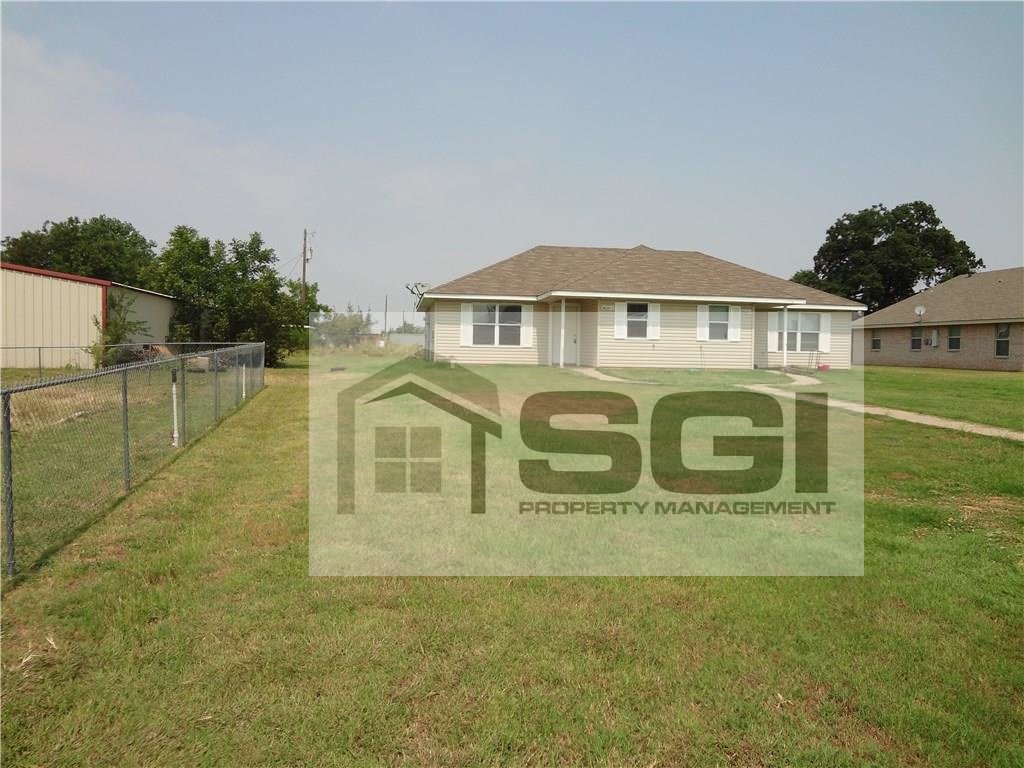 Adorable 2 bedroom single level half of a duplex property image