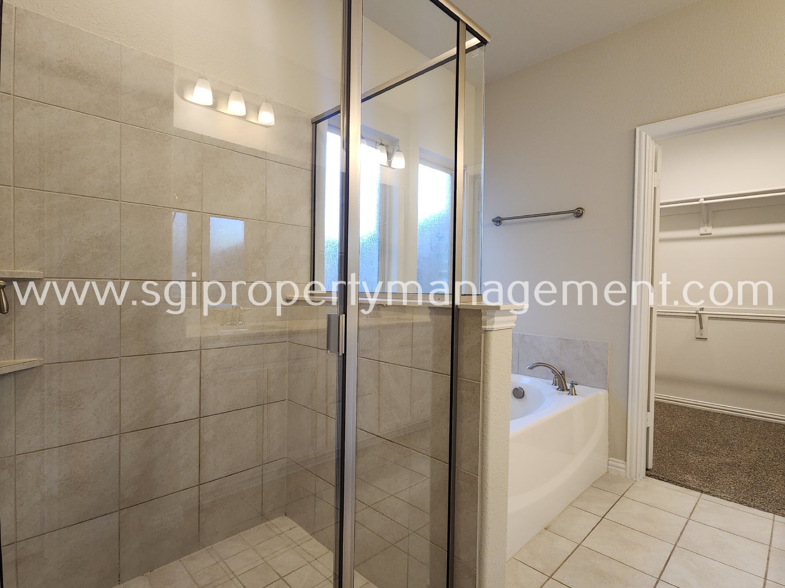 Stunning 3 bedroom home in Valencia on the Lakes property image