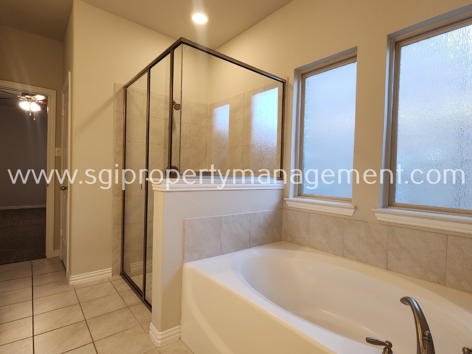 Stunning 3 bedroom home in Valencia on the Lakes property image