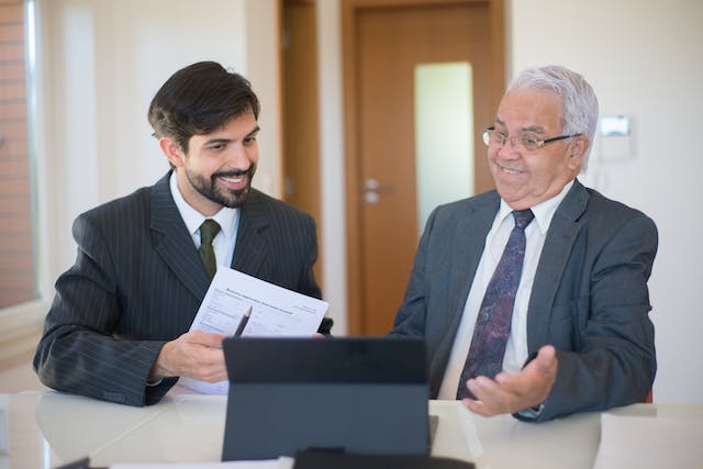 landlords-talking-to-buyer